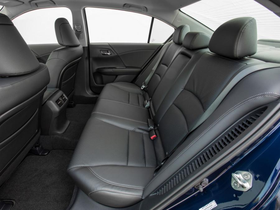  Honda Accord Hybrid Touring 2013 года  (US) (фото 5 из 30)